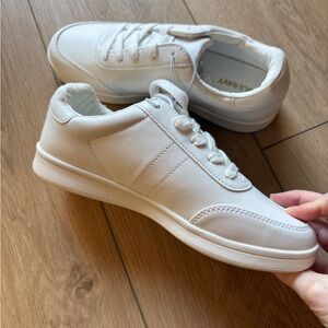 NWT Old Navy White Court Sneakers Size 8 - Clean Girl Minimalist Tennis Shoe